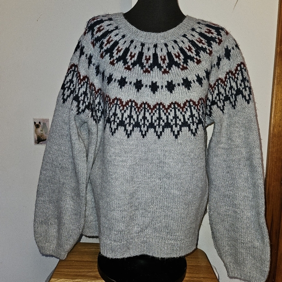 Old Navy Sweaters - Old Navy Gray Fair Isle Sweater Large EUC